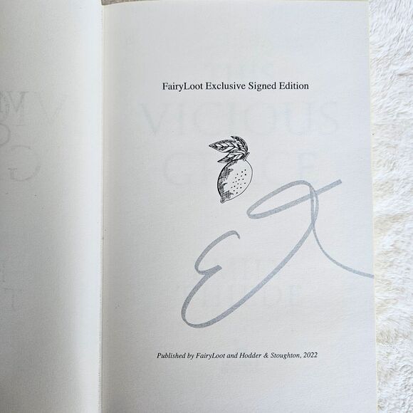 Fairyloot Book Lot This Vicious Grace by Emily Thiede Plus 3 Paperbacks SIGNED - Picture 3 of 14